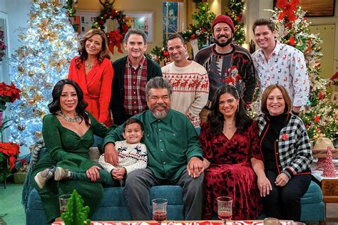 Constance Marie, George Lopez cast reunite on。